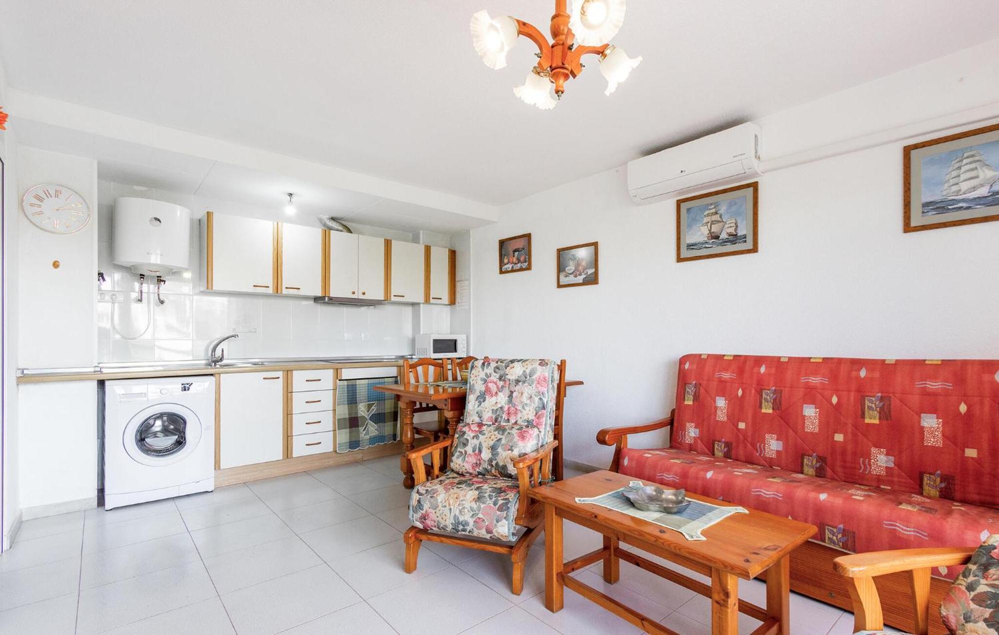 Nice Apartment In Torrevieja With Kitchen Eksteriør bilde
